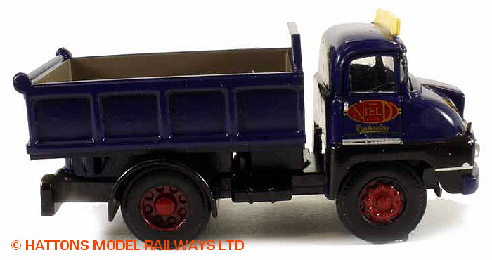 DA74 off-side view