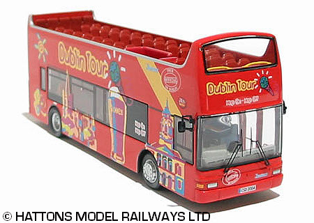 UKBUS 0003 front off-side view