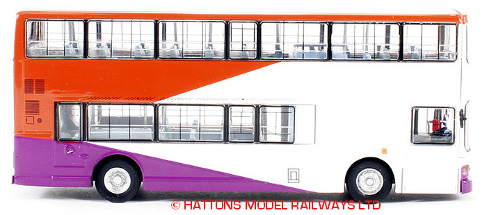 UKBUS 0039 front & rear view