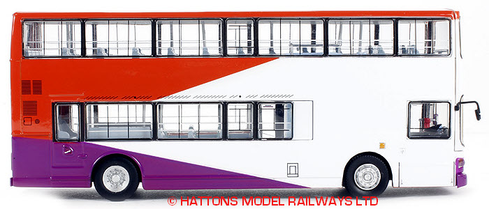 UKBUS 0040 front & rear view
