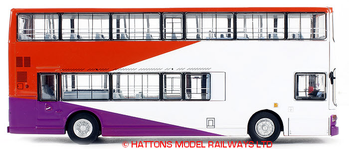 UKBUS 0041 front & rear view