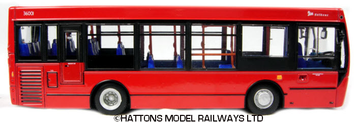 UKBUS 8001 off-side view