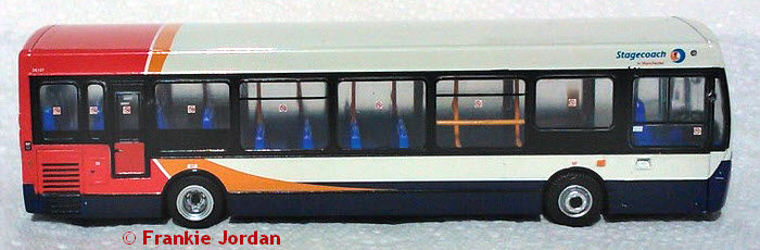UKBUS 8019 off-side view