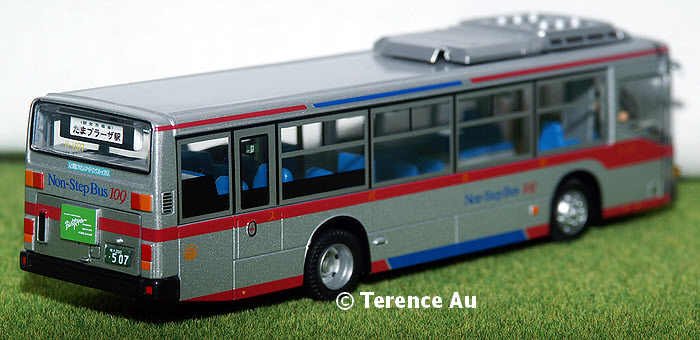 JB1002 off-side rear view