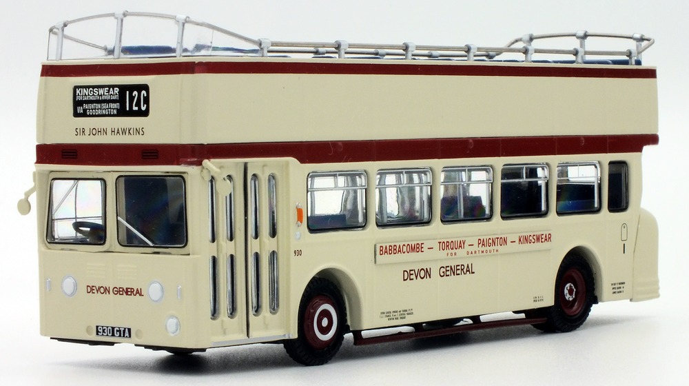(E40502) Gift Set E99945 (Model B) front nearside view