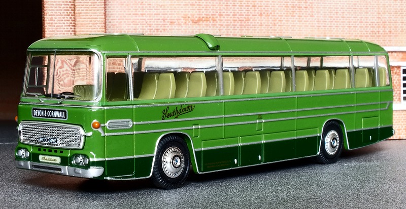 Oxford Diecast: 76DC001 - Southdown Duple Commander II Coach - click to view super hi-res image