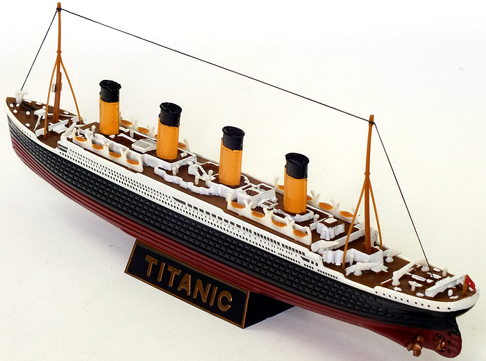 10001 R.M.S. Titanic stern