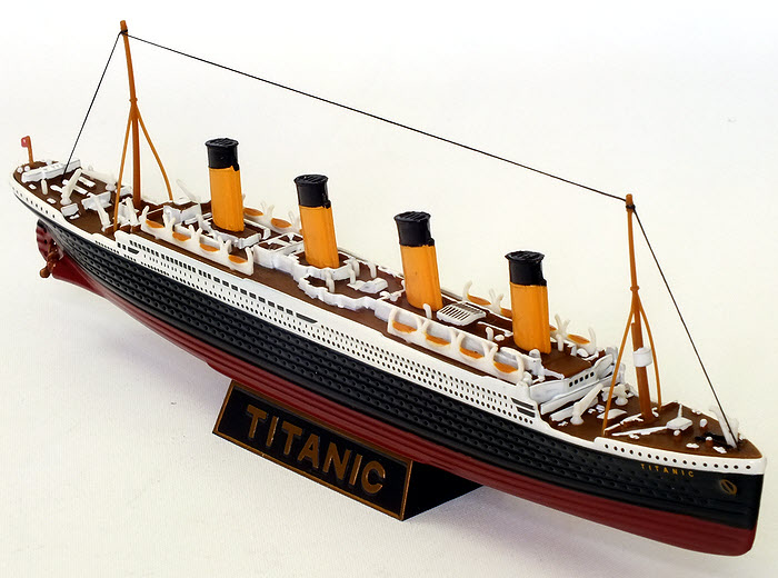 10001 R.M.S. Titanic bow