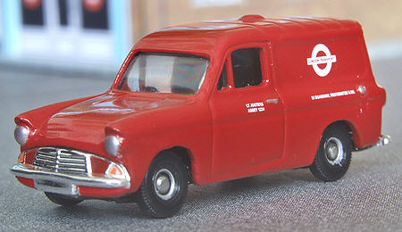 LT1004 Ford Anglia van front view
