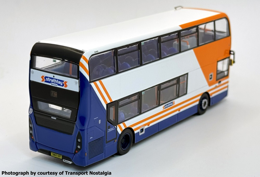 UKBUS0080 Rear offside view