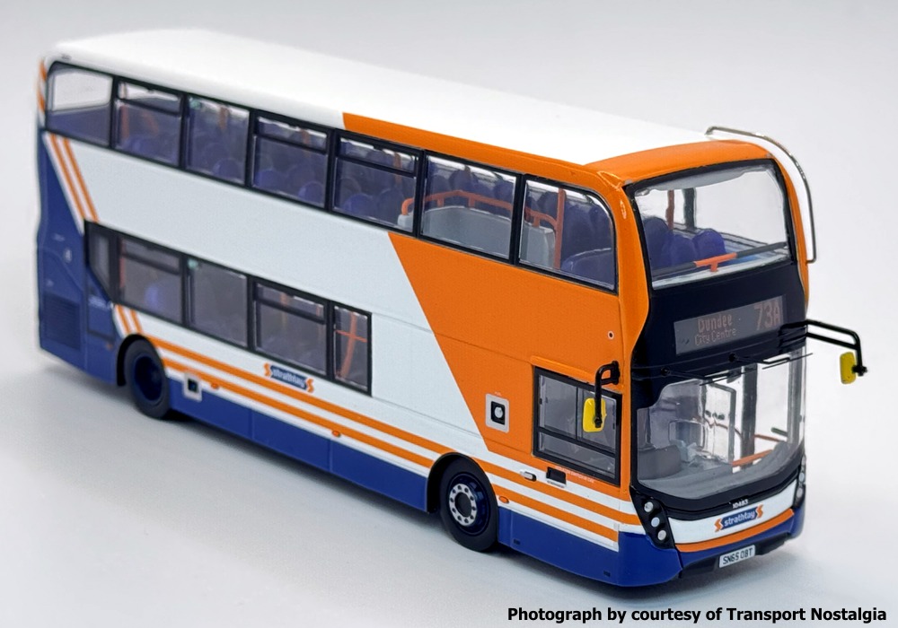 UKBUS0080 Front offside view