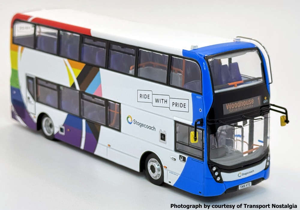 UKBUS0088 front offside view