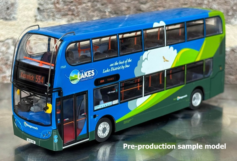 UKBUS0081 front nearside view